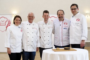 Jurorin Sabine Baumgarten neben Jürgen und Robert Matheis von der Maisterei in Solms-Oberndorf mit den Juroren Johann Lafer und Jochen Baier  Quelle: ZDF und Sabine Finger